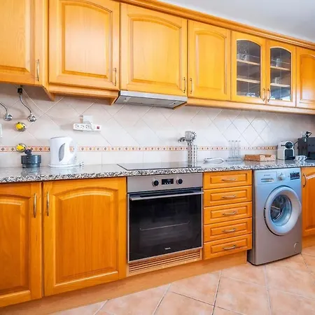 Apartment 2 Quartos, Ac, Varanda Garagem, Prestige For *