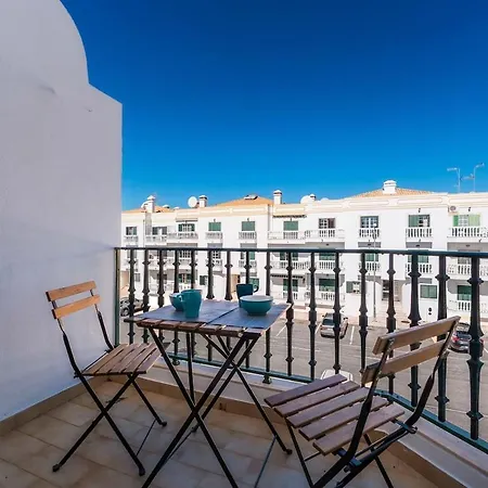 Apartment 2 Quartos, Ac, Varanda Garagem, Prestige For