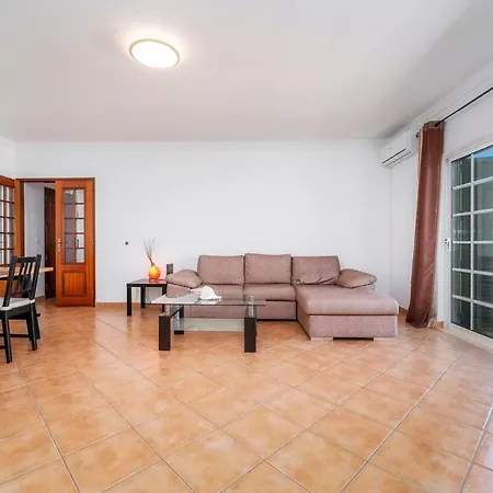 Apartment 2 Quartos, Ac, Varanda Garagem, Prestige For *