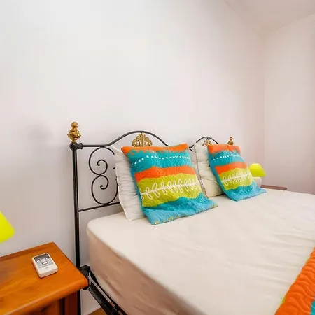 Apartment 2 Quartos, Ac, Varanda Garagem, Prestige For *